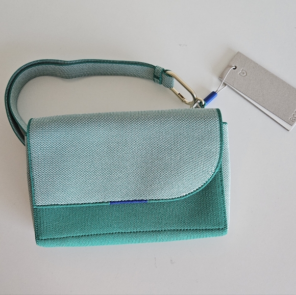 NWT Rothy's | The Belt Bag Sea Crossbody Purse - Picture 4 of 9